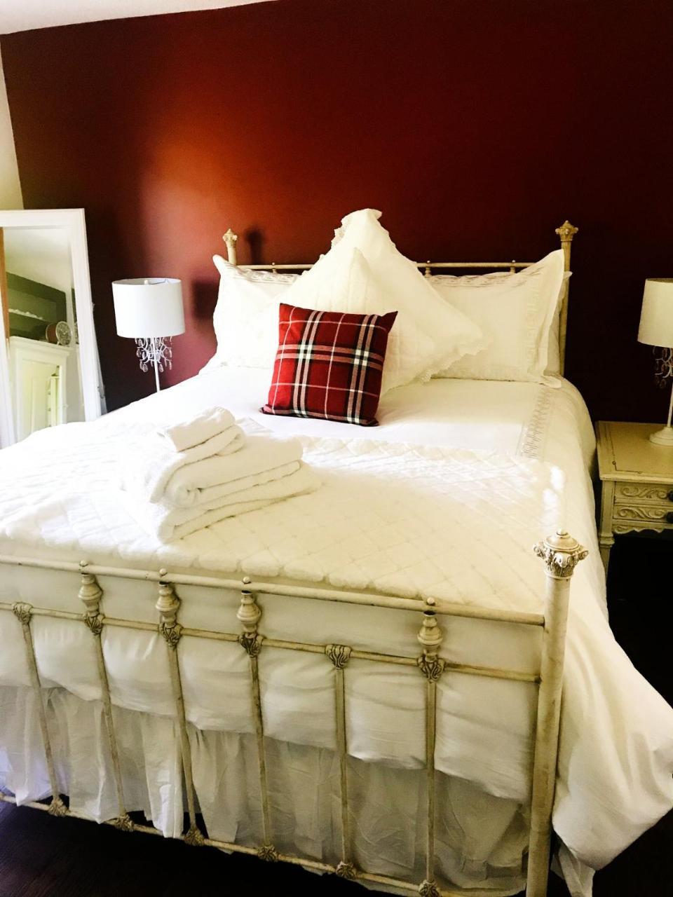 The Tartan House Bed & Breakfast Ajax Esterno foto
