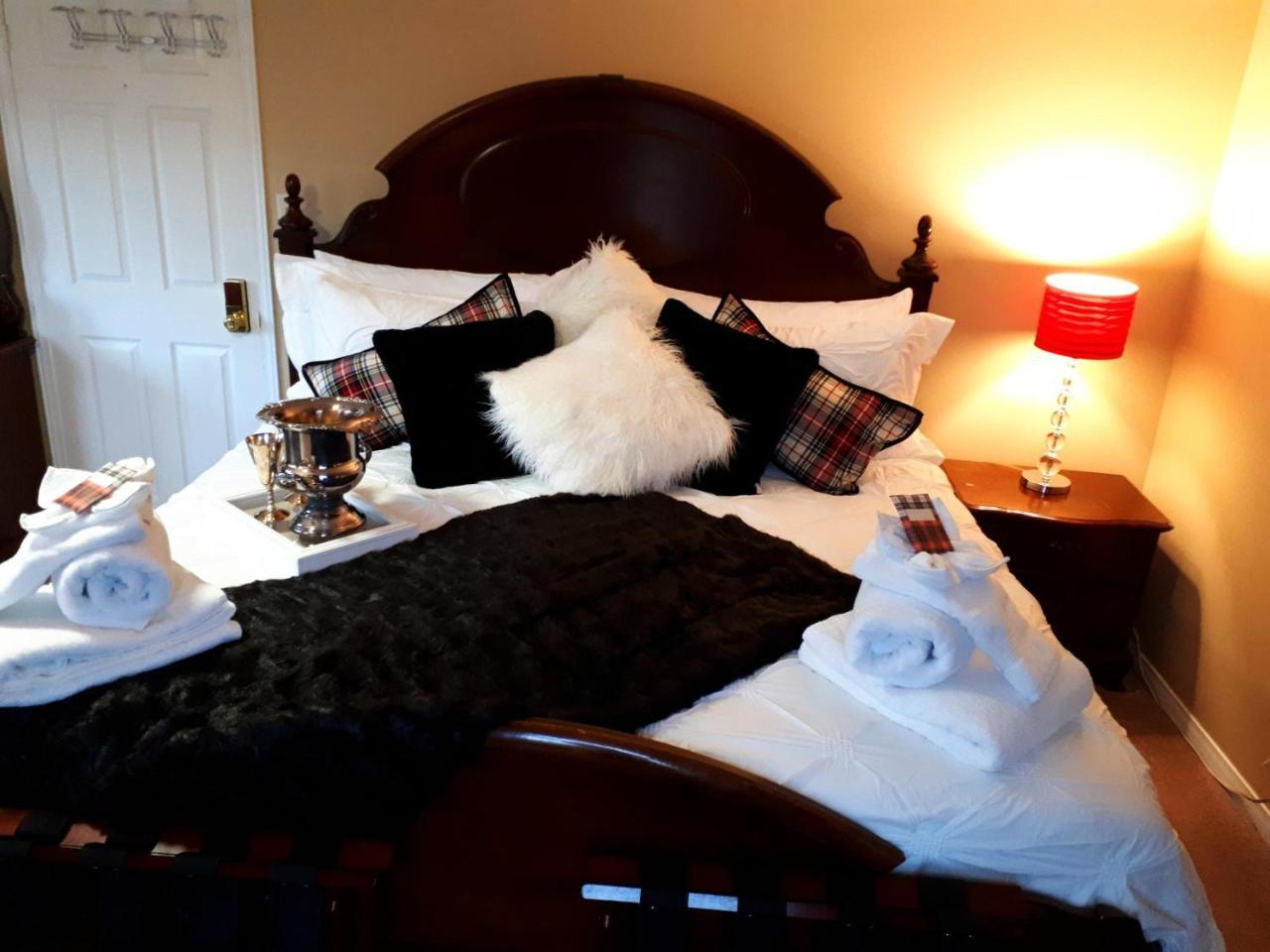 The Tartan House Bed & Breakfast Ajax Esterno foto