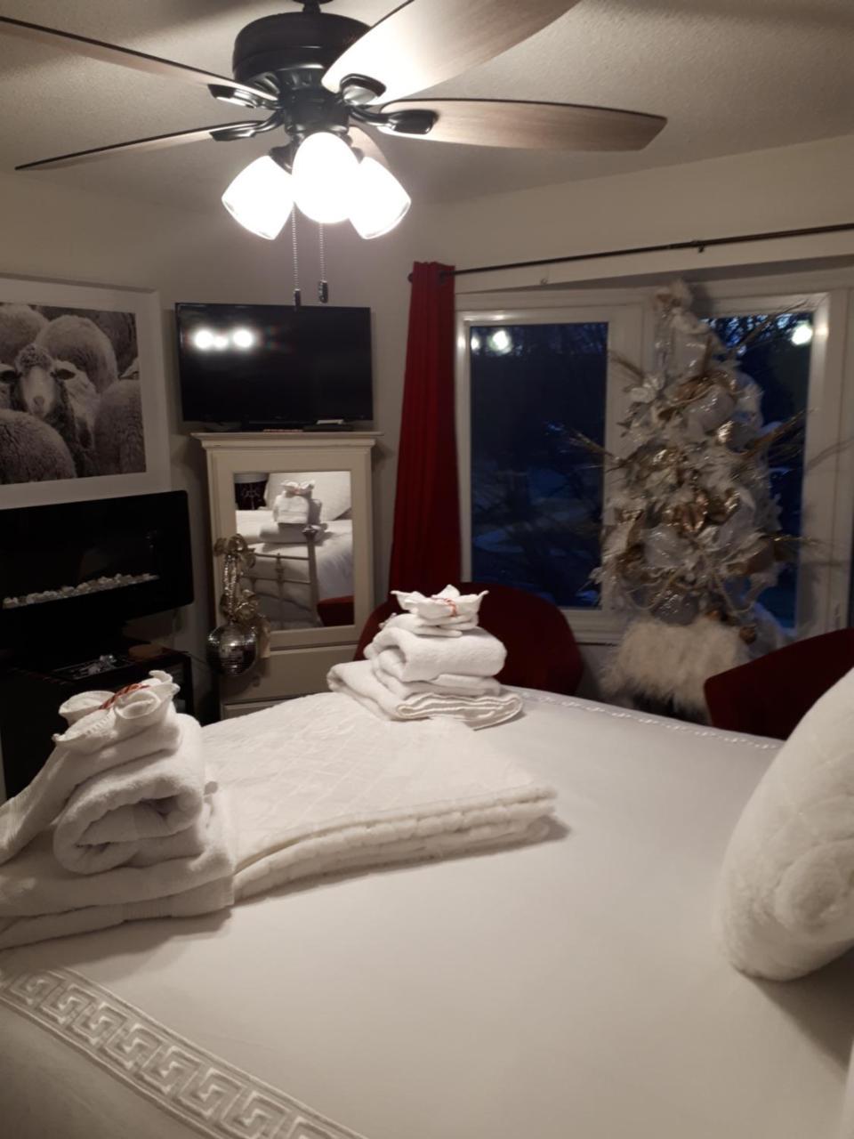 The Tartan House Bed & Breakfast Ajax Esterno foto