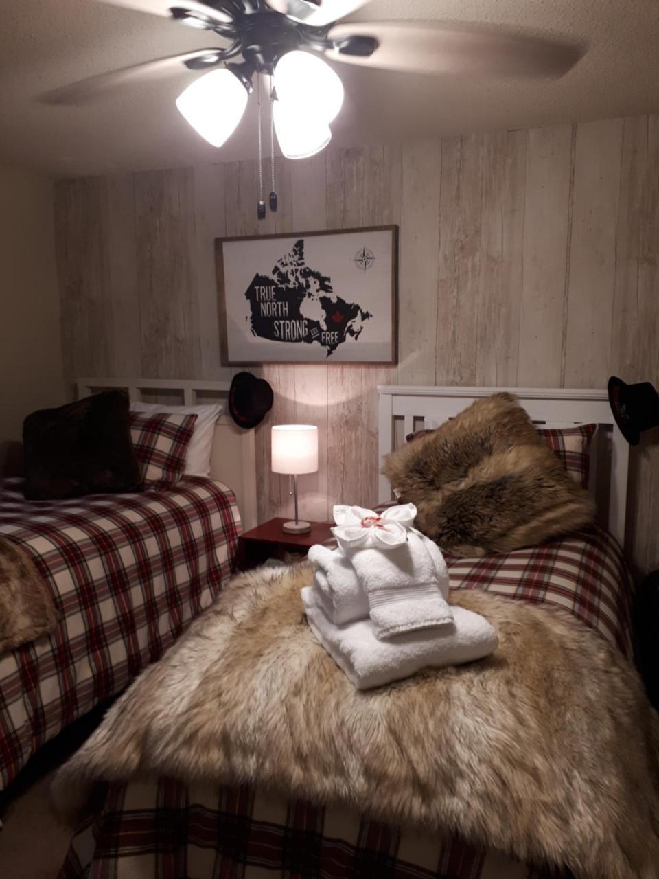 The Tartan House Bed & Breakfast Ajax Esterno foto