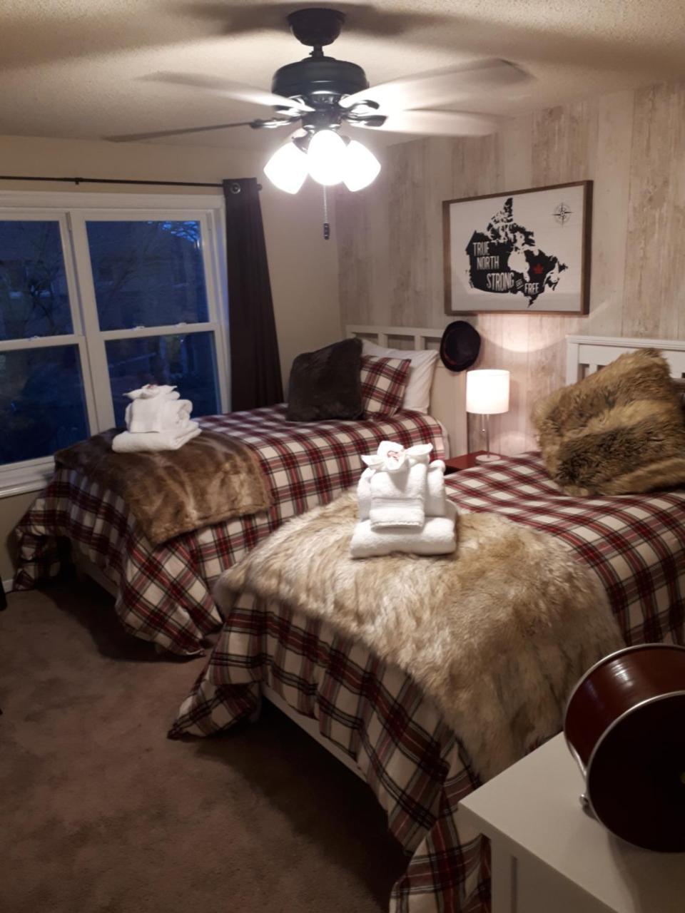 The Tartan House Bed & Breakfast Ajax Esterno foto