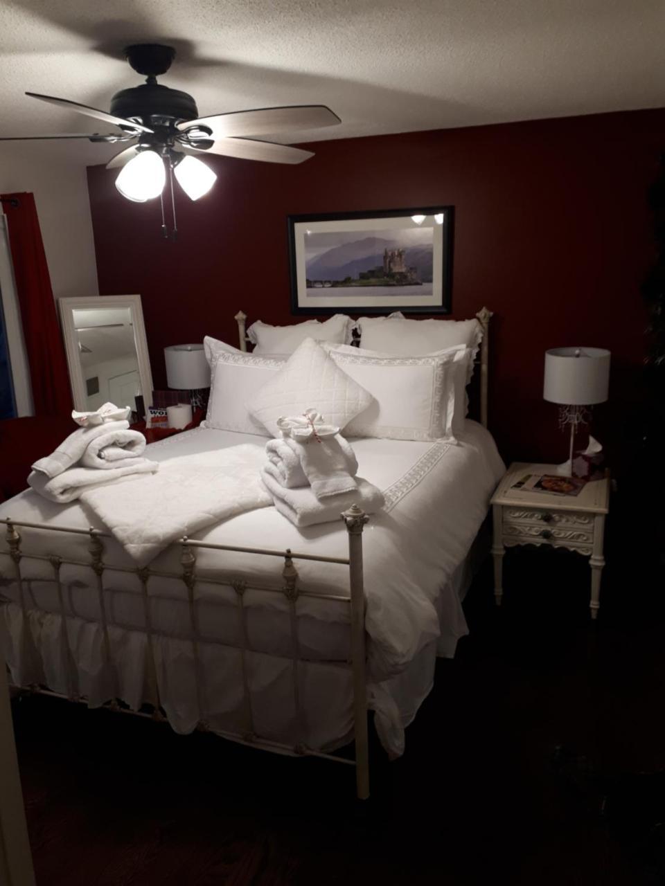The Tartan House Bed & Breakfast Ajax Esterno foto